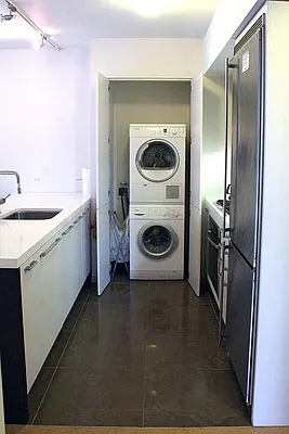 Sold by R New York | media 7
