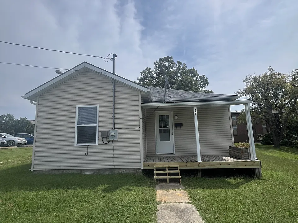 707 S College Ave