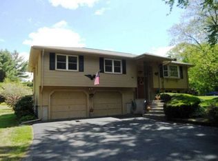 54 Bellingham St, Mendon, MA 01756