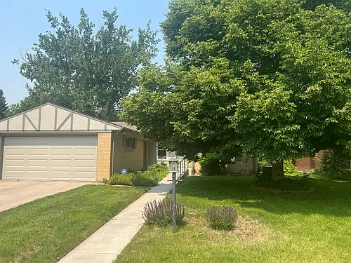 837 S Grape St Photo 1