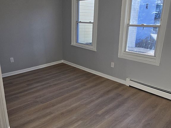 5th image of 112 Van Horne St