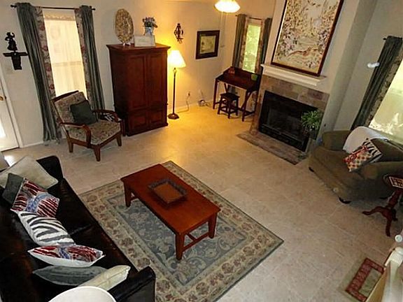 3rd image of 401 Crowe Dr