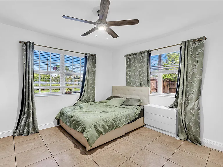 700 SW 5th Ct — Photo 41