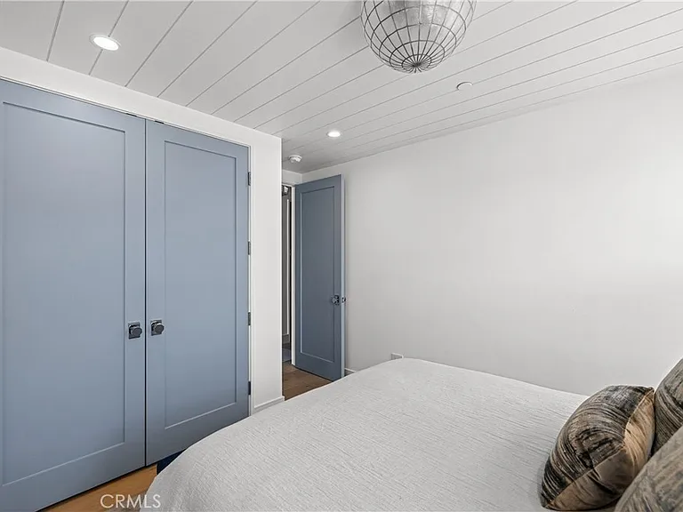 2200 The Strand #B — Photo 23