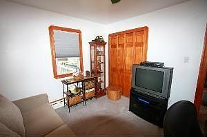 4th image of 1144 Gress St