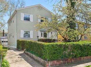 30 Dunwood Rd, Port Washington, NY 11050