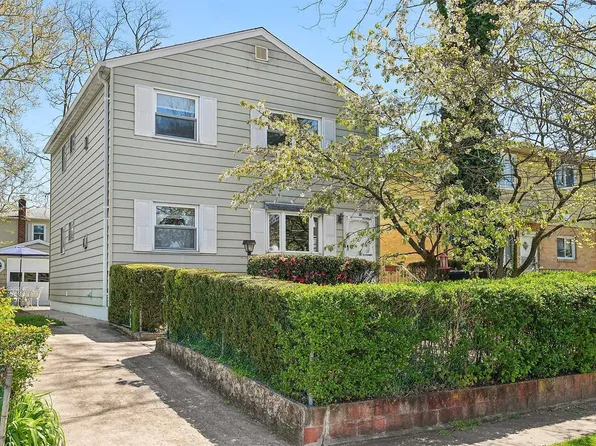 30 Dunwood Road, Port Washington, NY 11050