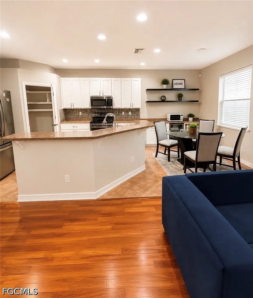 4 bed, 3.0 bath, 2313 sqft, $2,500 — Photo 3
