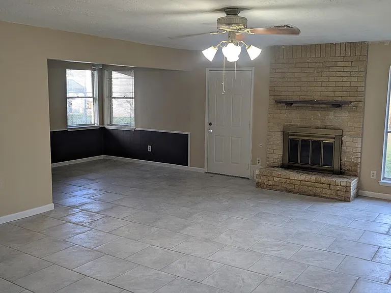 21711 Meadowhill Dr — Photo 4