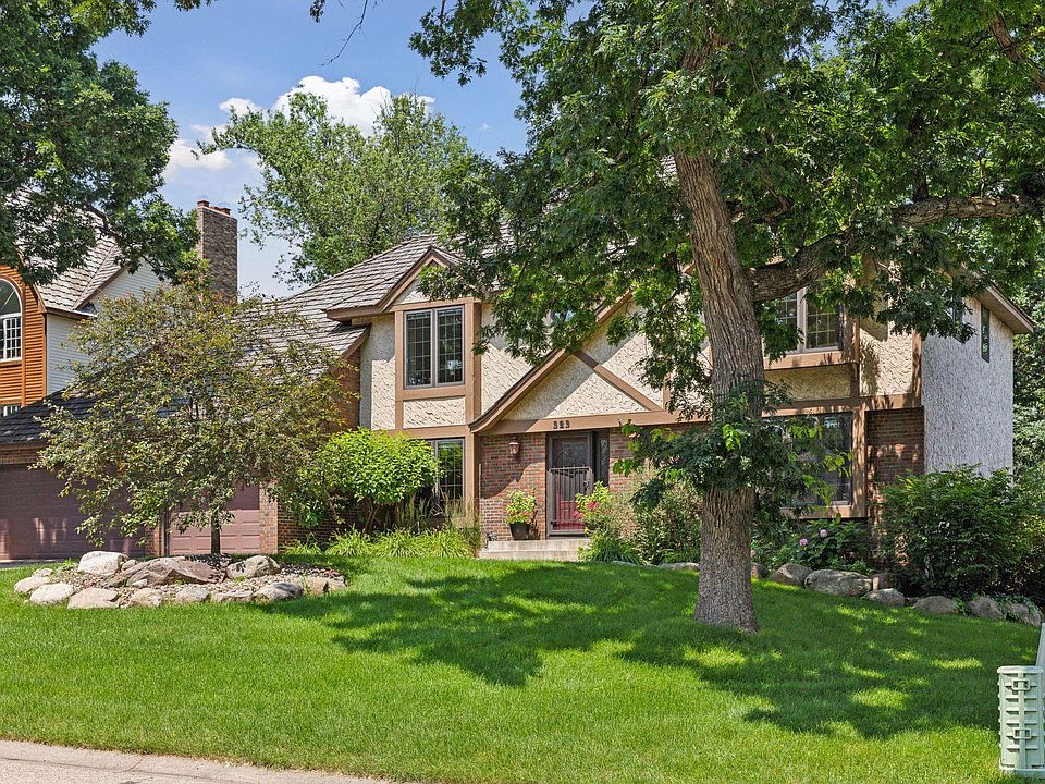 1st image of 323 Oakwood Ter