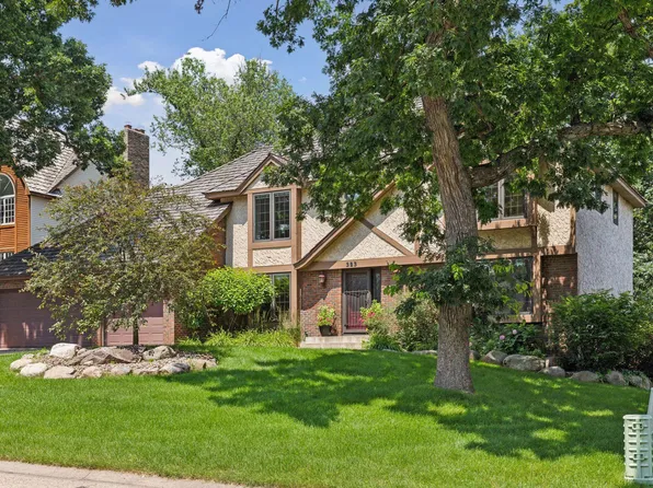 323 Oakwood Ter, Vadnais Heights, MN 55127