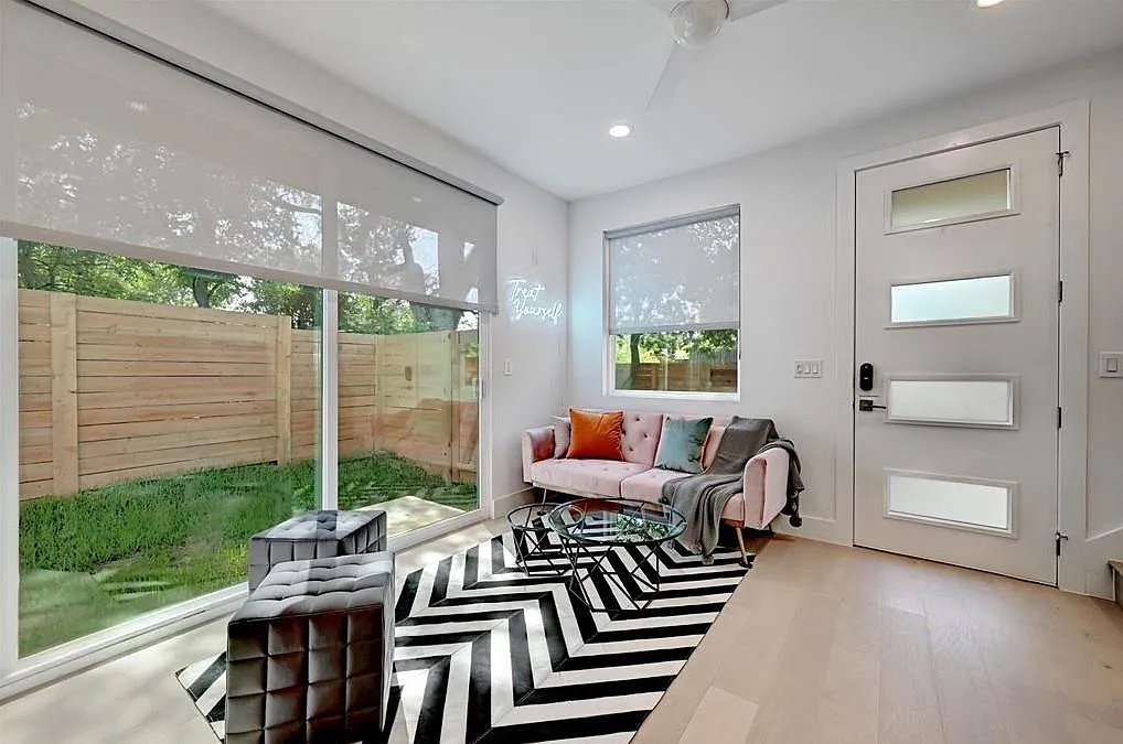 2 bed, 2.5 bath, 979 sqft, $3,100 — Photo 4