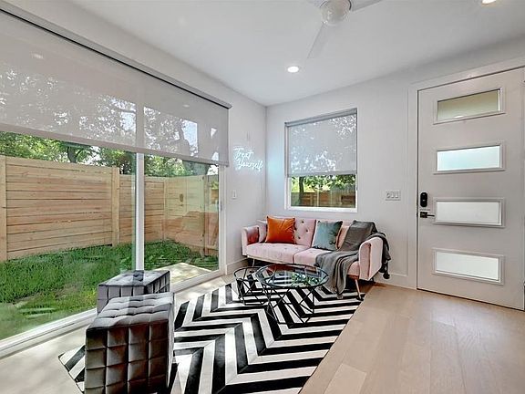 4th image of 2405 E 11th St #2