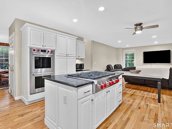5th image of 10 Sidney Way #10