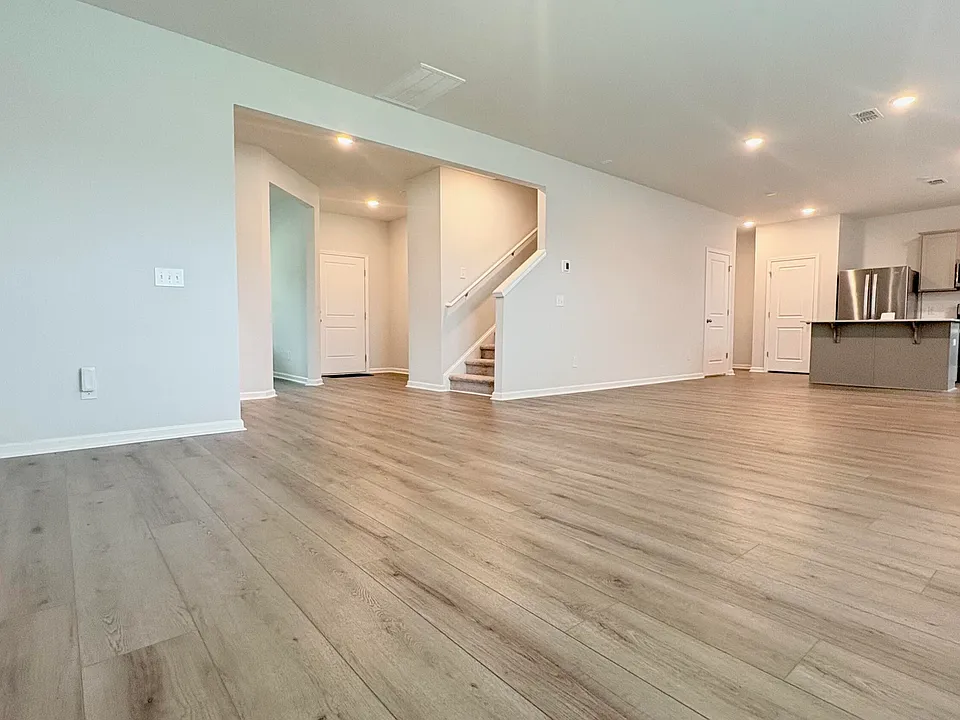 222 W Bradford Pointe Dr