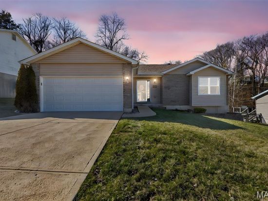 2361 Arkansas Dr, High Ridge, MO 63049