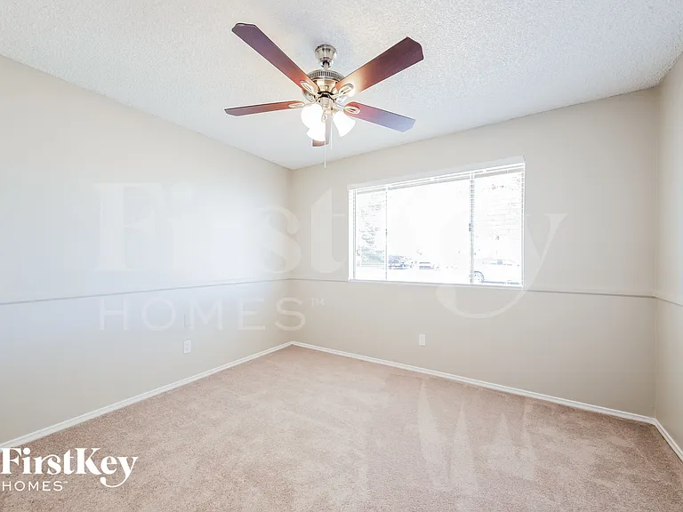 5240 W Hatcher Rd — Photo 11