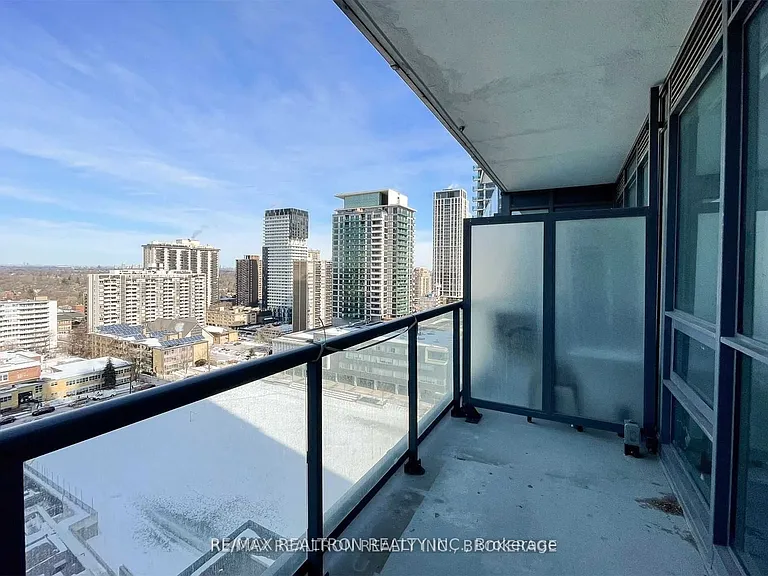 30 Roehampton Ave #1606 — Photo 21