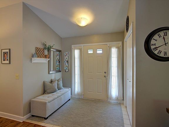 4th image of 303 Jenna Dr