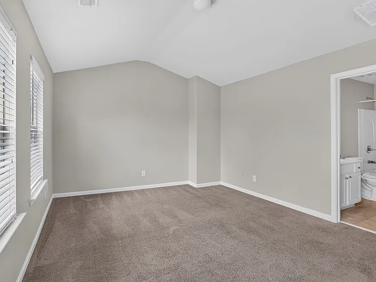 730 Celeste Ln SW — Photo 15