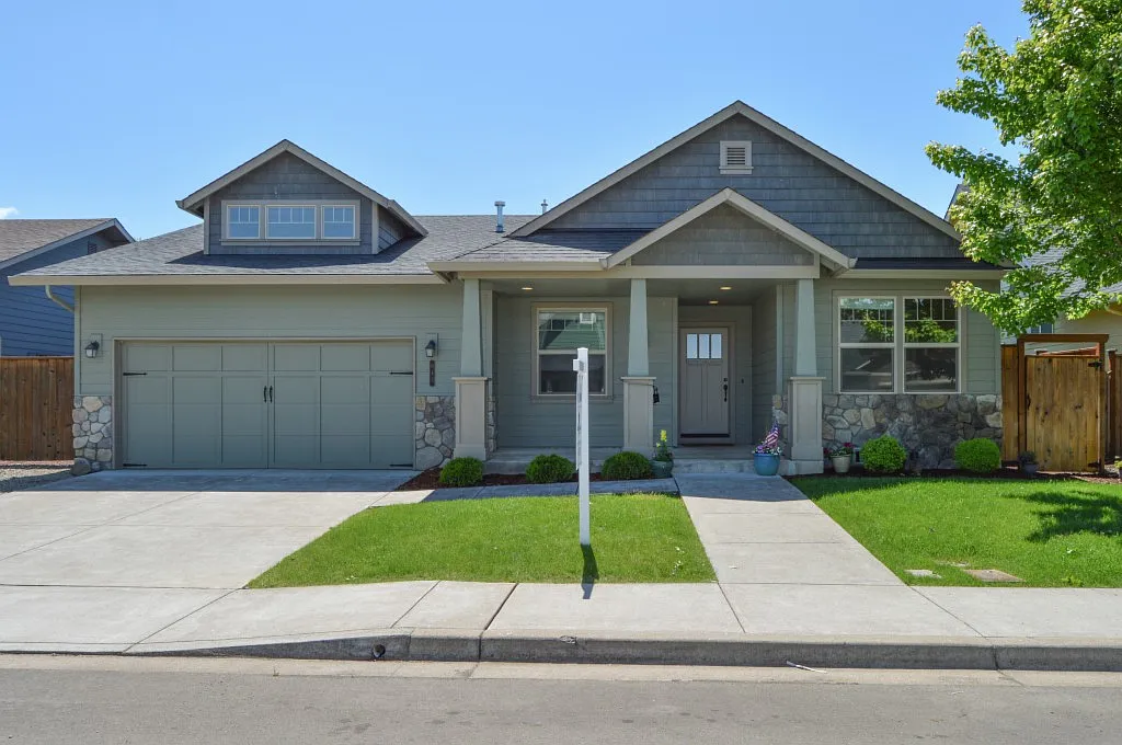 943 Brenda Ave photo 1