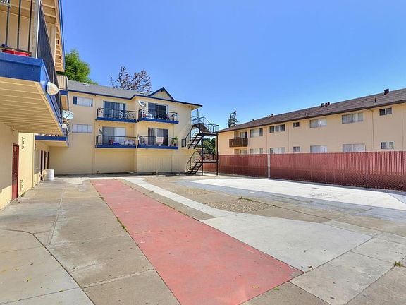 5th image of 301 E Okeefe St