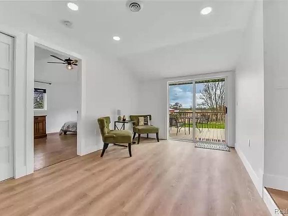 3rd image of 1319 W Textile Rd
