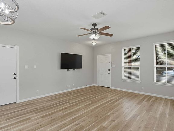 5th image of 2228 Hazelwood Dr