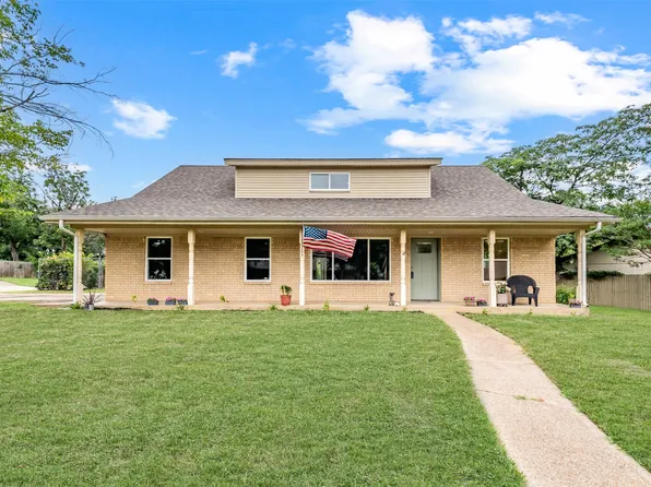 805 Stratford Dr, Bedford, TX 76021
