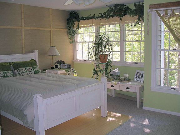 Bright Master Bedroom has Full Bath