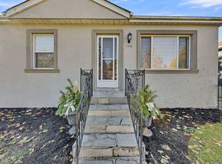 1268 Northaven Dr NE, Mississauga, ON L5G 4E7