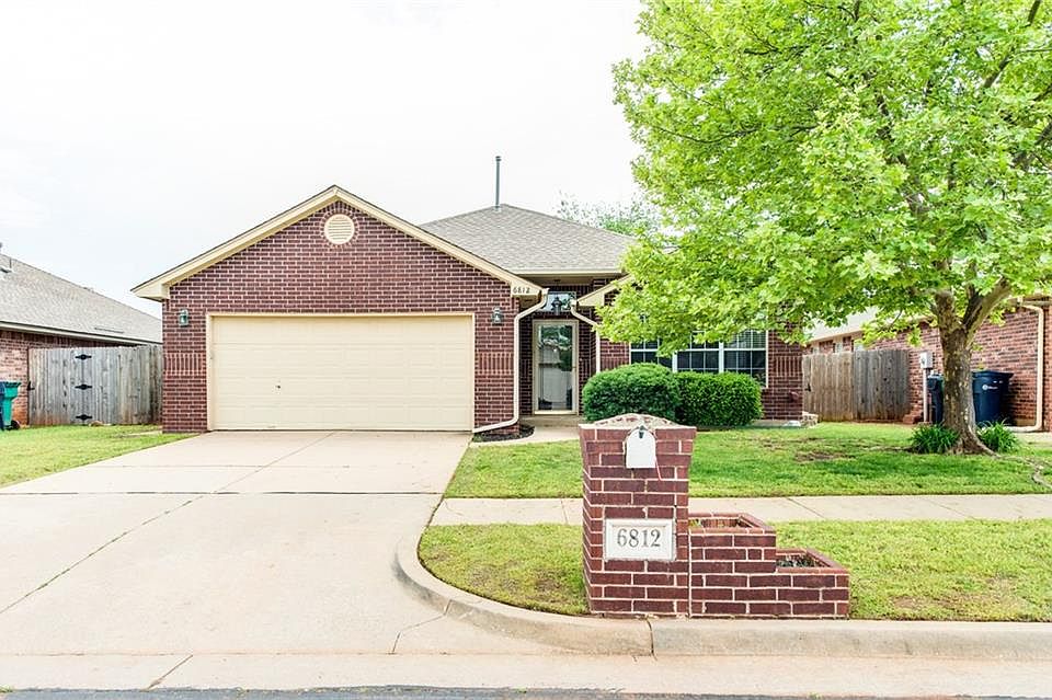 1st image of 6812 NW 135th Cir
