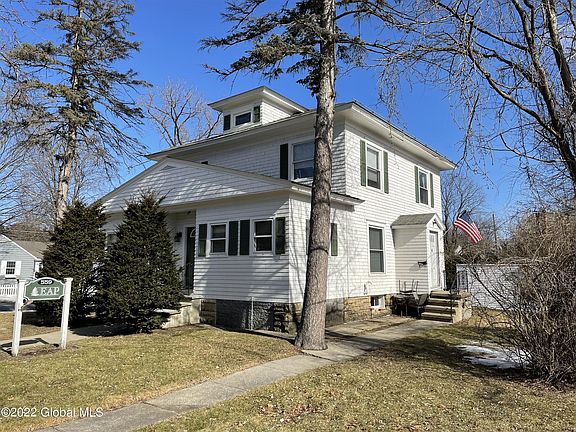 2nd image of 559 Glen St
