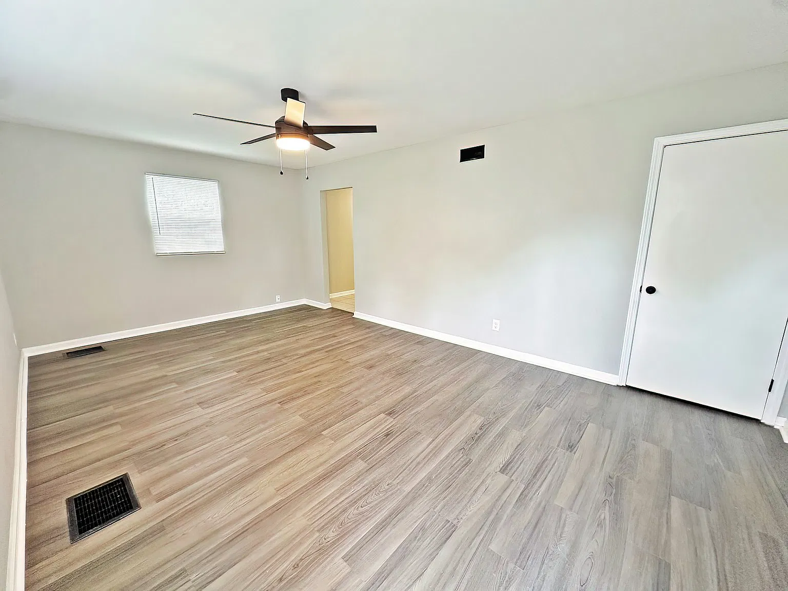 3161 Brownlee Avenue — Photo 2