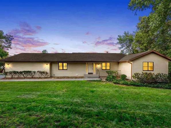 37 Lakeview Knl NE, Iowa City, IA 52240