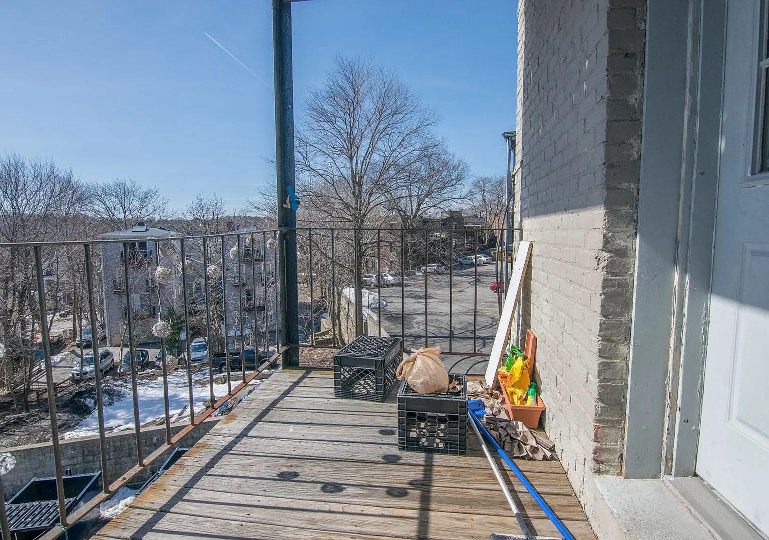 5 Bed Close to the Green Line(w/o having to hear it!) — Photo 1