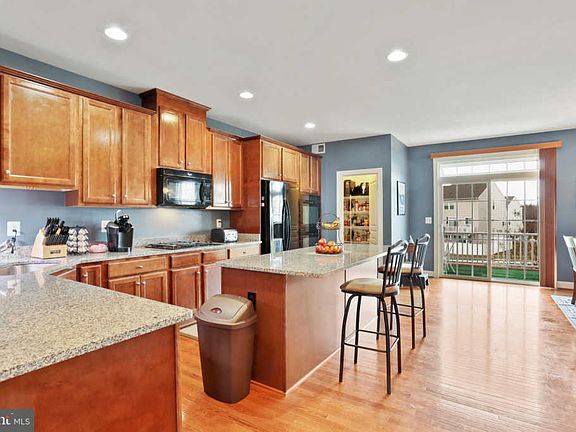 3rd image of 16724 Shackleford Way
