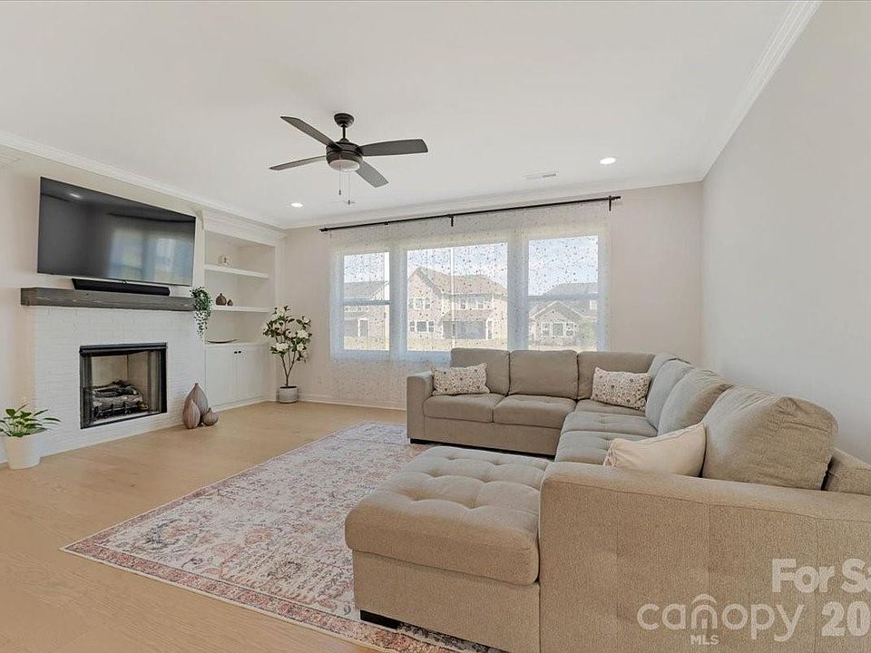1st image of 3934 Zinnia Dr