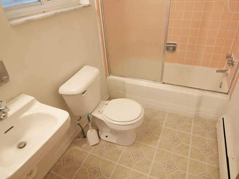 600 Allenby Ave #4 — Photo 9