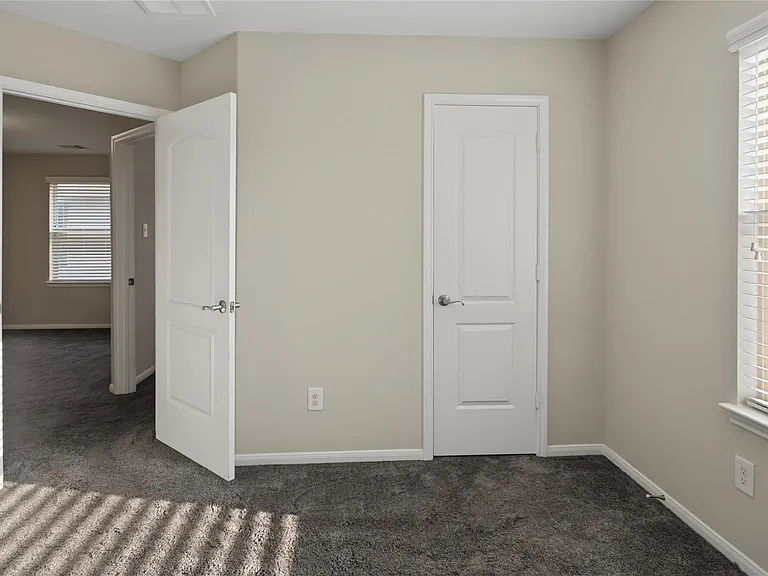 8403 Columbia Forest Dr — Photo 16