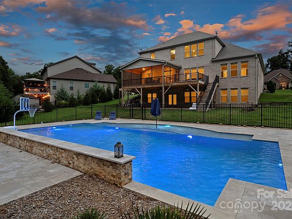 5th image of 151 Campanile Dr