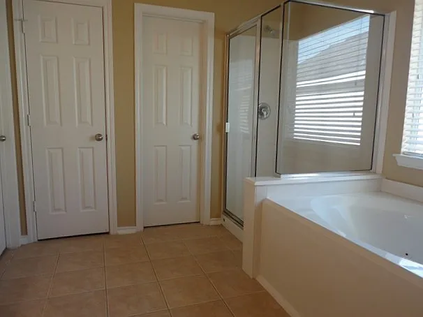18319 Fieldbluff Ln — Photo 9