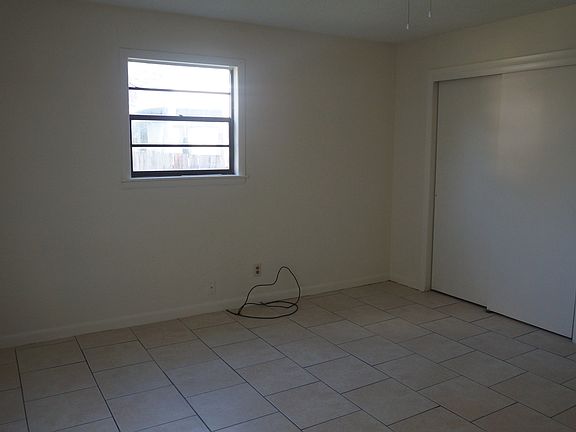 4th image of 211 Poinciana Ave