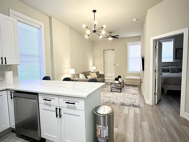 2837 W Lexington St #1R — Photo 3