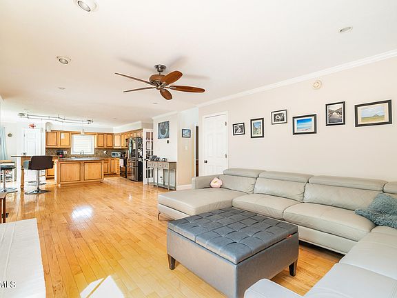 3rd image of 705 Summit Lake Ct
