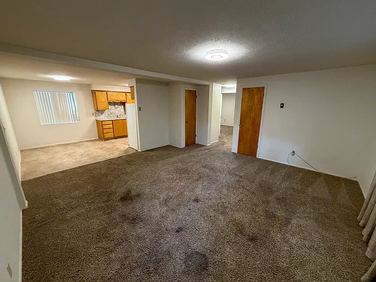 730 W 18th St #3 — Photo 2