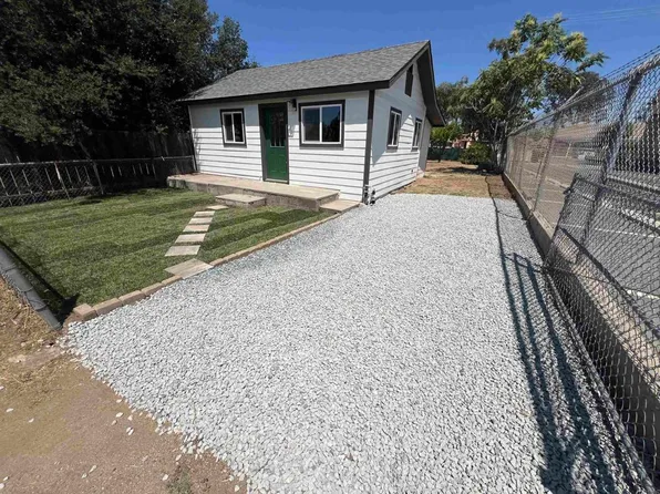 1021 D St, Ramona, CA 92065