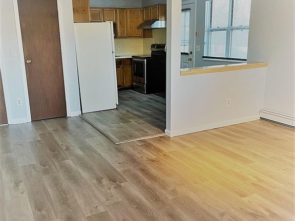 4th image of 11 Cherry Ln