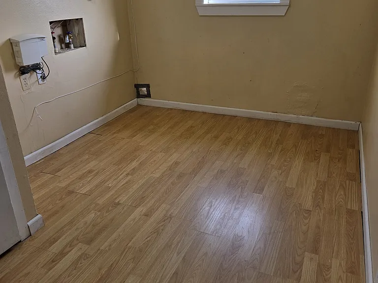 1021 S Westside Ave — Photo 8