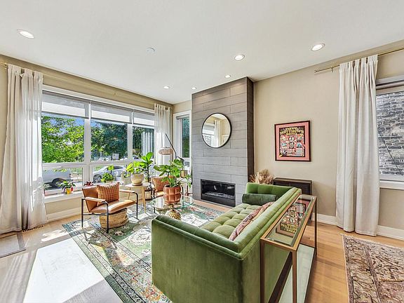 4th image of 2302 N Hoyne Ave #1
